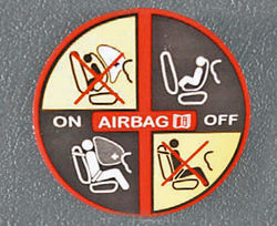 Предупреждающая наклейка о подушке безопасности пассажира